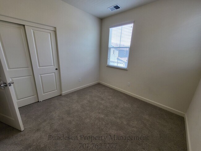 Building Photo - Beautiful 4 Bed / 3 Bath Home in Desirable WillowGlen Community ~7610 Wildrose Way, Rohnert Park