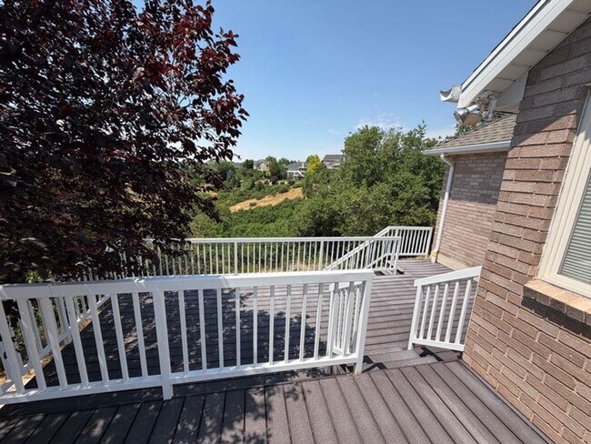 Building Photo - Spacious 4 Bed, 5 Bath Home with 3-Car Garage in Layton!
