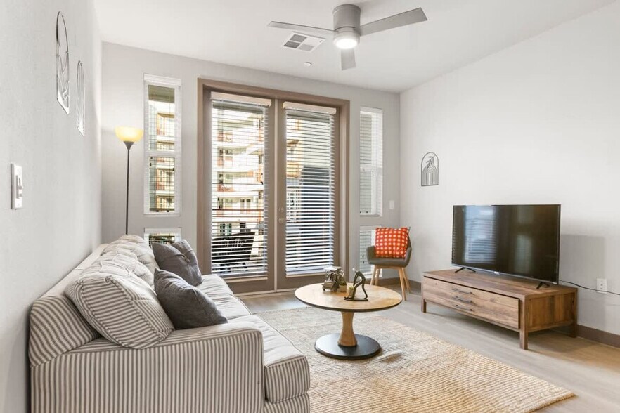 Building Photo - 400 N 2nd Ave