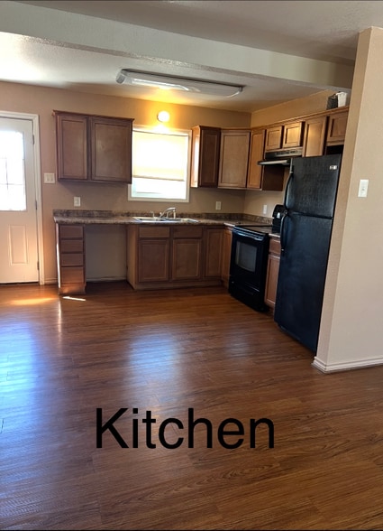 Building Photo - 702 N Ridge St