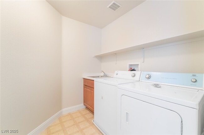 Building Photo - 9175 Sunken Meadow Ave