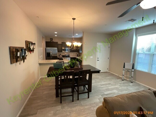 Building Photo - 3 bed/2.5 bath Condo in Gilbert’s Lofts in...