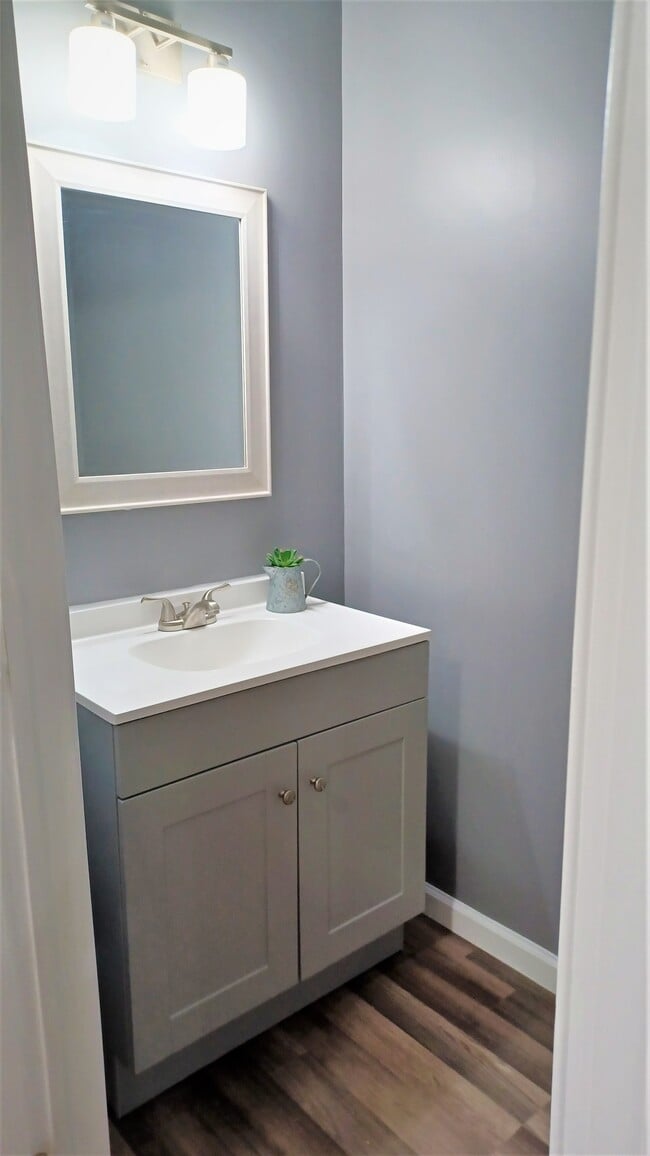 1/2 Bathroom - 135 Hamilton Ave