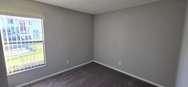 Building Photo - 136 Pine Island Cir