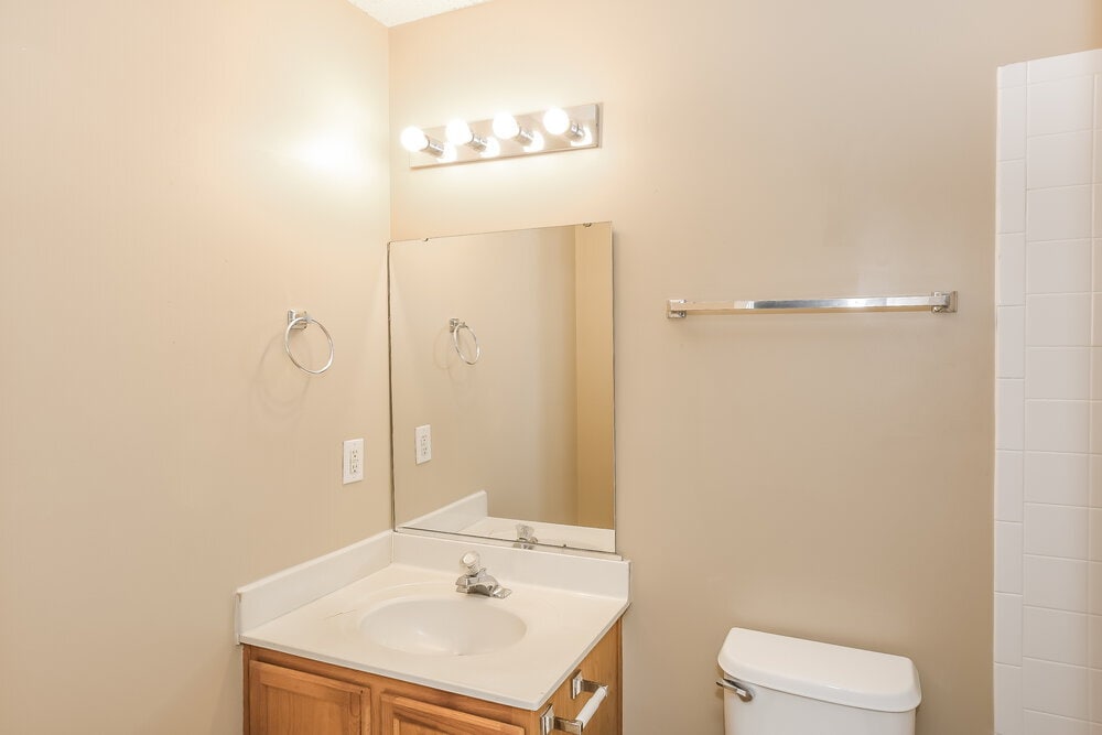 Building Photo - 5900 Hewitt Dr