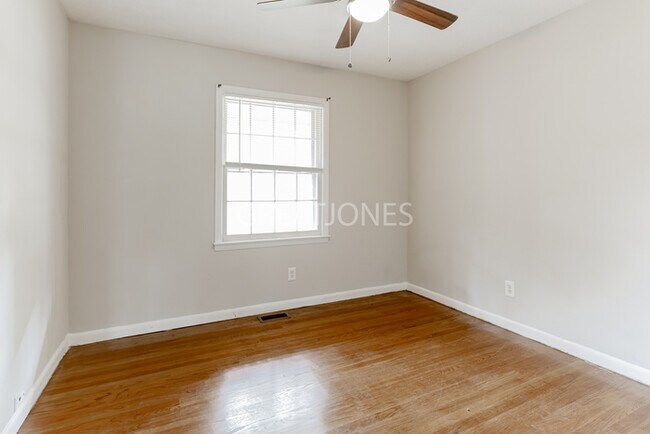 Building Photo - Charming 3 Bedroom in Hope Mills!