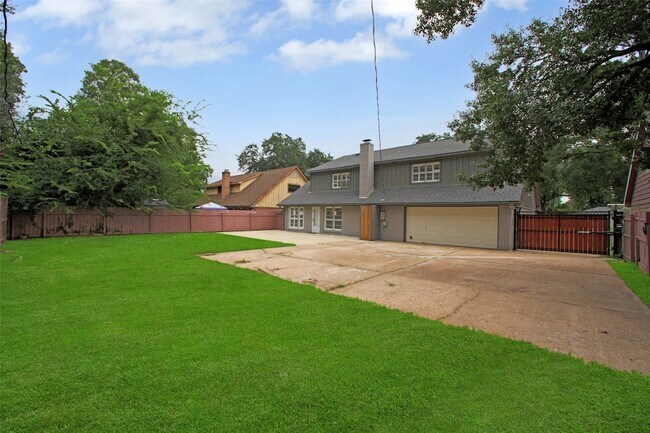 Building Photo - 15815 Baytree Dr