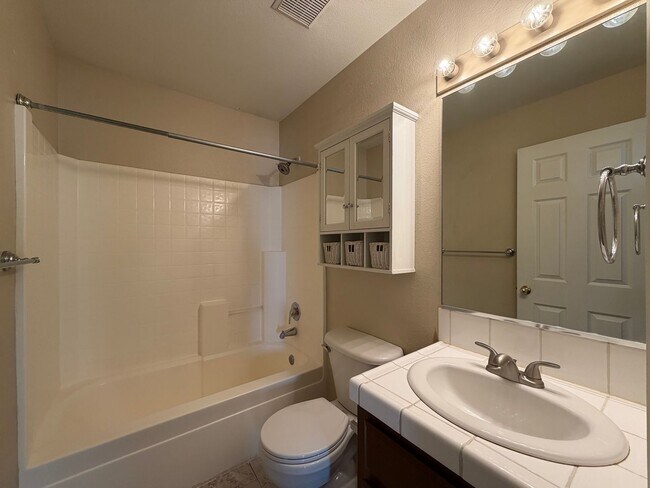Building Photo - 221 Endeavor Ln