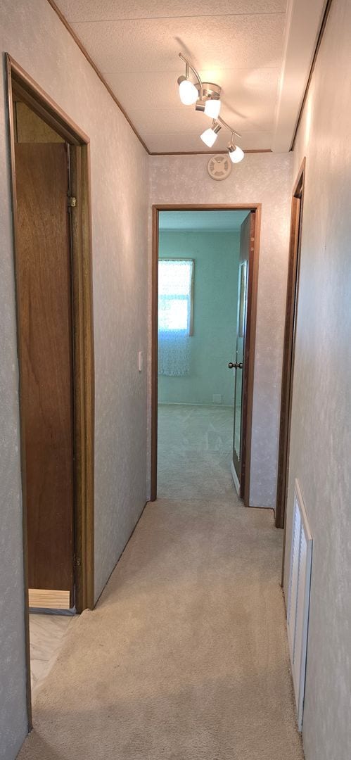 Building Photo - 2 bed 2 baths with carport