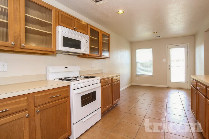 Building Photo - 7938 Blue Wahoo Ln