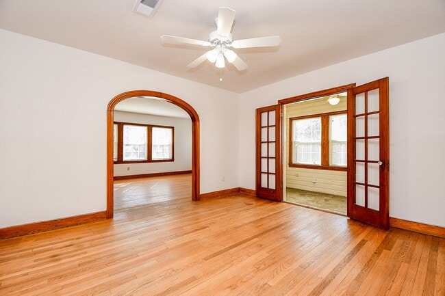 Building Photo - 609 Milwaukee St