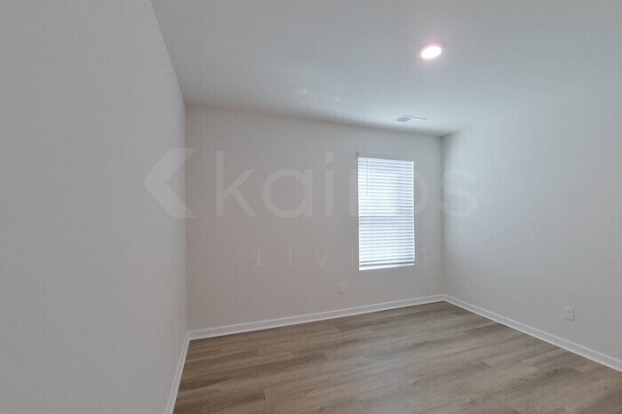 Building Photo - 112 Overstreet Way