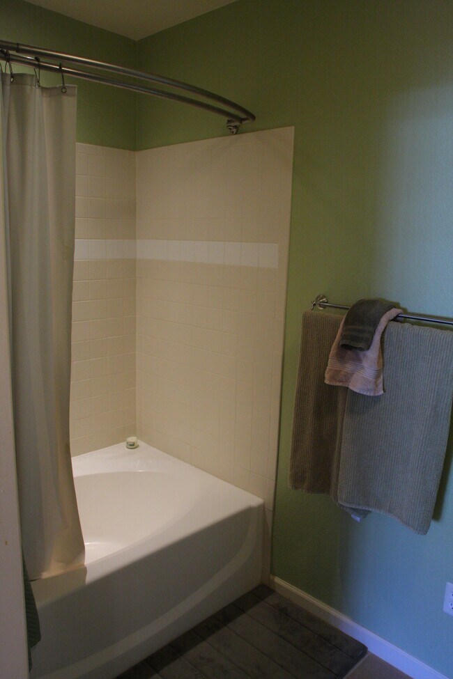 Building Photo - 2421 Owens Ave