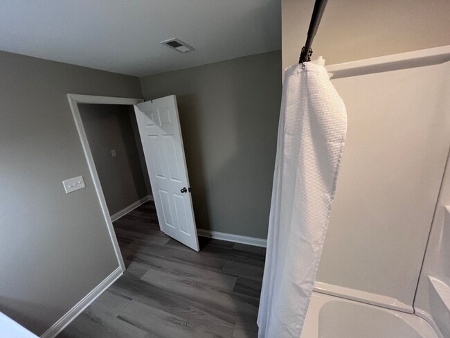 Building Photo - 2 Bedroom Updated Duplex in Frankfort