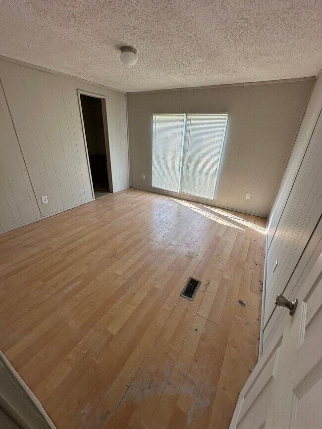 Building Photo - 111 Ava Ln