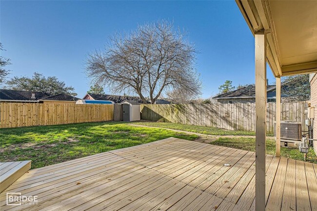Building Photo - 2801 Custer Dr