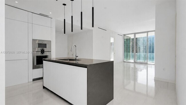 Building Photo - 300 Biscayne Blvd Way