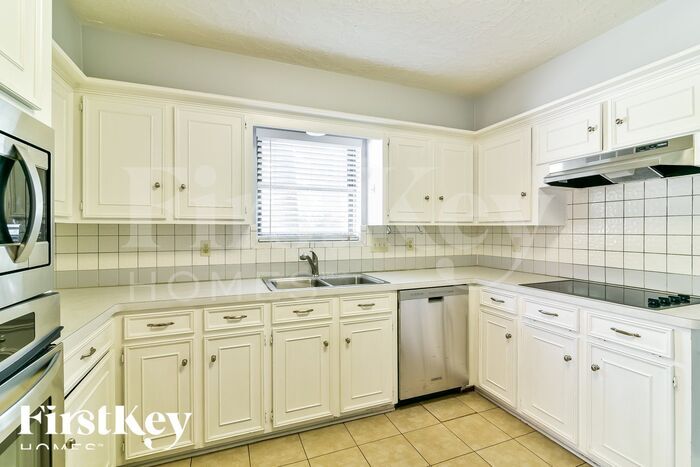 Building Photo - 11715 Parkriver Dr