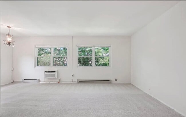 Building Photo - Charming Tree-Top Condo in Historic Parkfa...