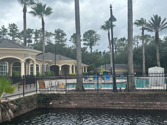 Building Photo - 13810 Sutton Park Dr N