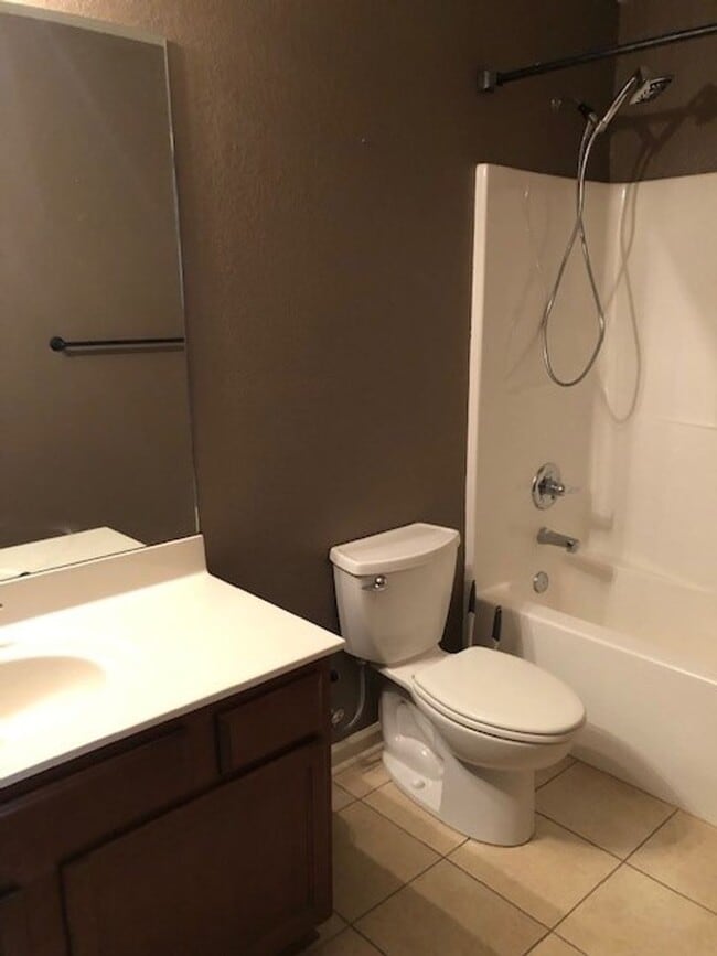 Building Photo - Family Home in LHSD