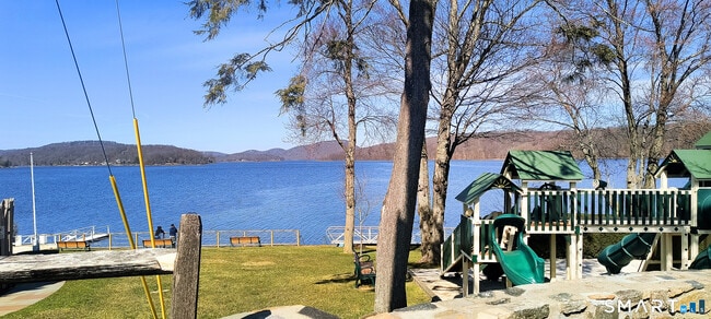 Building Photo - 14 Lake Dr N