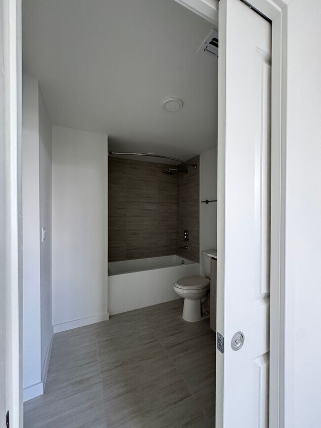 Building Photo - Cozy condo for Lease