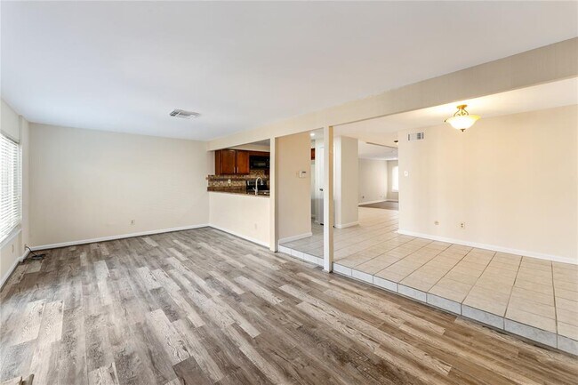 Building Photo - 11614 Village Pl Dr