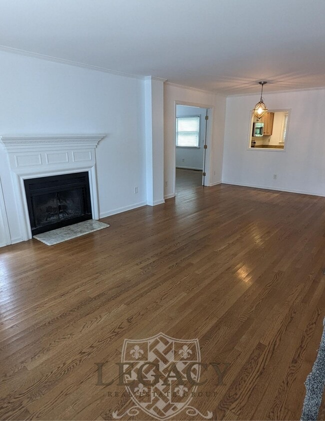 Building Photo - 1101C Biltmore Dr