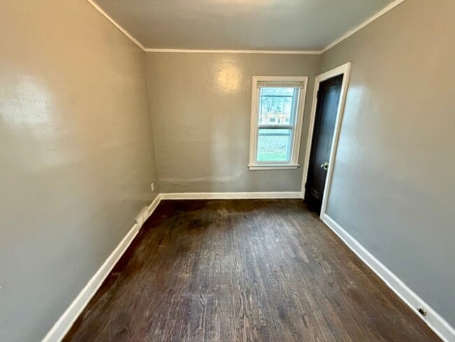 Building Photo - SECTION 8 ONLY For Lease 3 bed 1 bath
