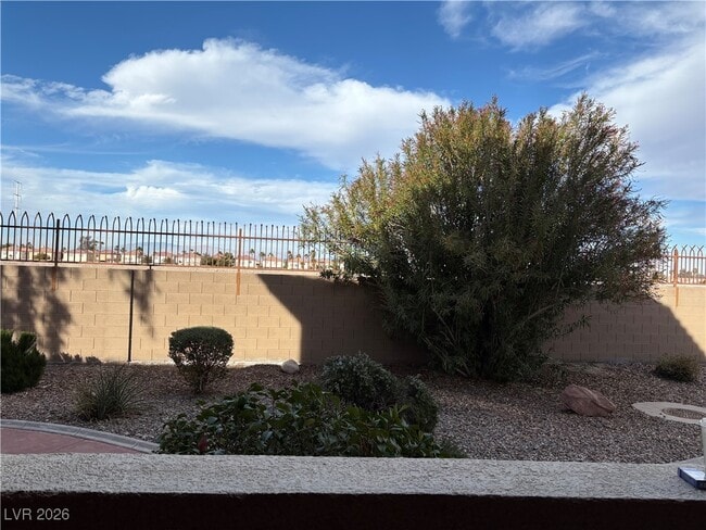 Building Photo - 1050 E Cactus Ave