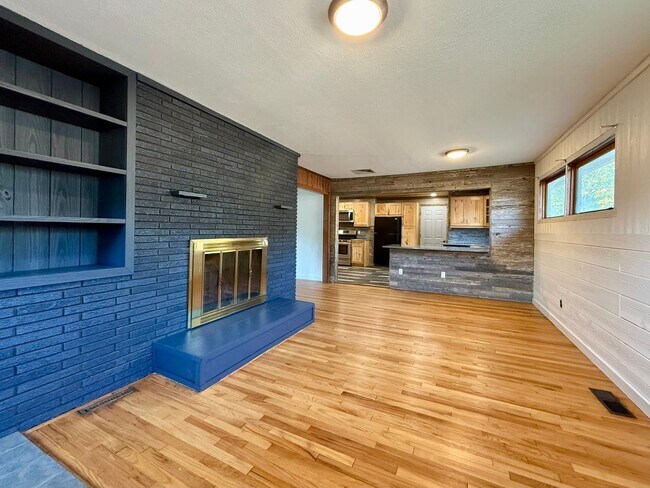 Building Photo - 6419 E Claytonia St
