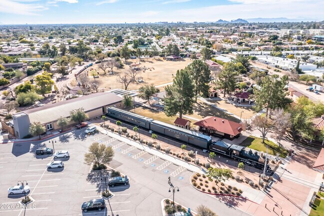 Building Photo - 7027 N Scottsdale Rd