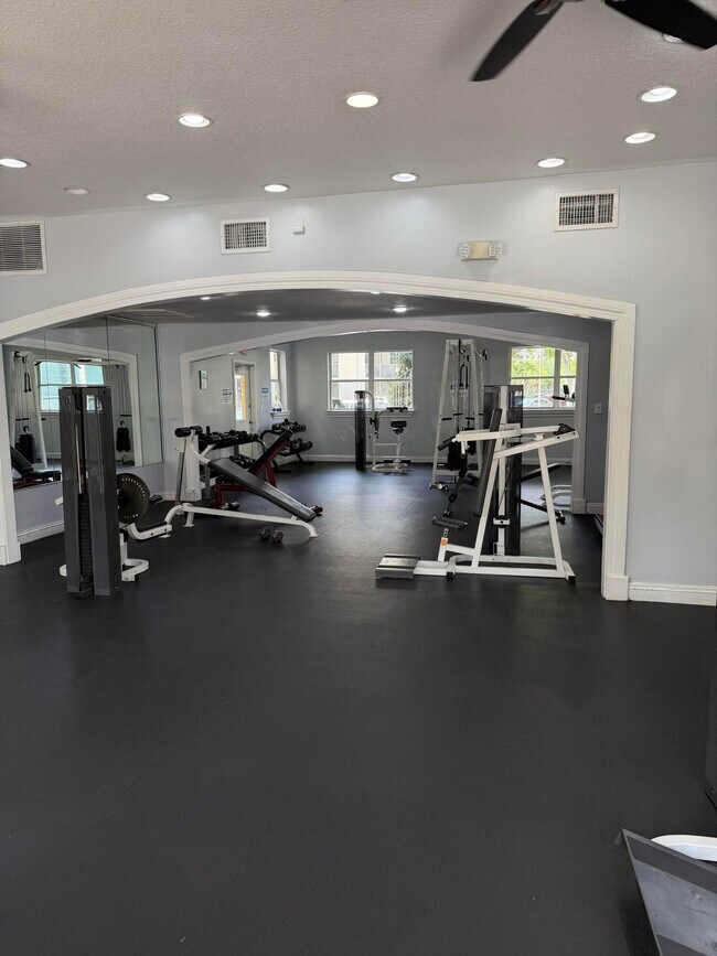 Building Photo - 8160 Geneva Ct