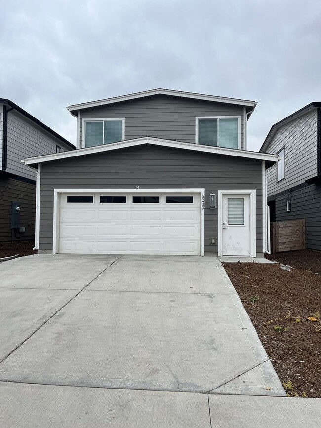 Building Photo - PRIME LOCATION IN THE HEART OF COMMERCE CI...