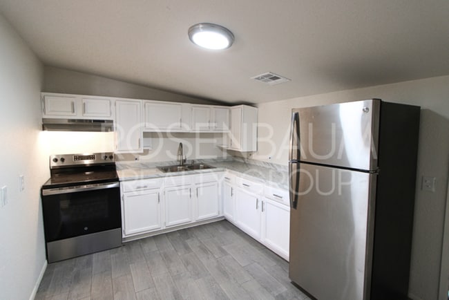 Building Photo - Charming 2-bedrooms, 1-bath home in the he...