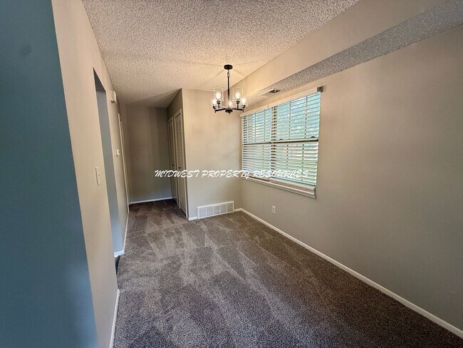 Building Photo - STUDIO Apartment Available