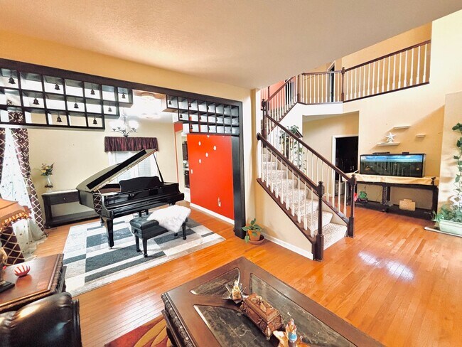 Building Photo - ONE OF A KIND 5bed/4bath!  *HOME THEATER* ...
