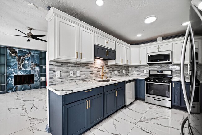 Building Photo - 10911 Pecan Dr