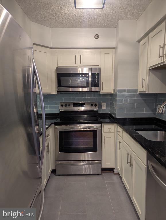 Building Photo - 1301 N Courthouse Rd