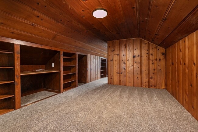Building Photo - Adorable 4 bedroom | 2 bathroom | 2 car ga...