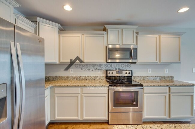 Building Photo - 4018 Commons Dr