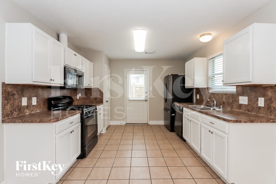 Building Photo - 13531 High Banks Ln
