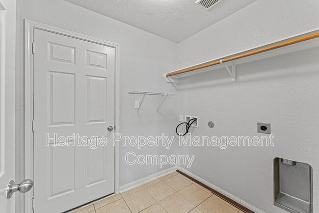 Building Photo - 10926 Acorn Canyon