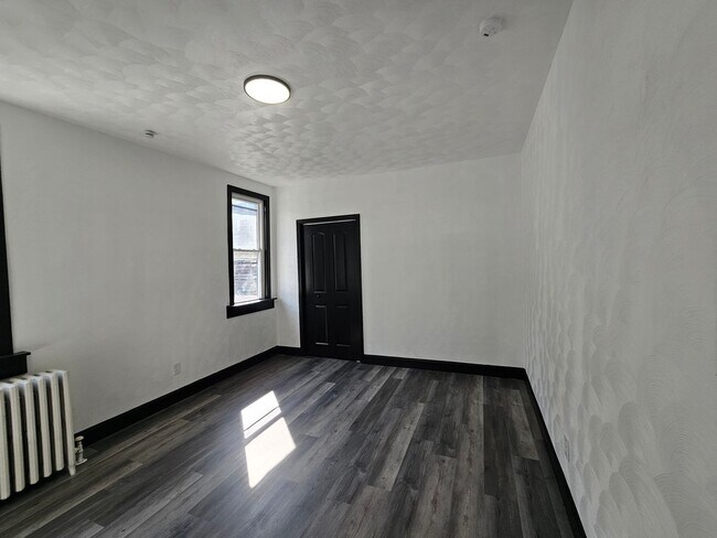 Building Photo - Fully Updated 3 bedroom 1 bath house for rent in the South Side Flats