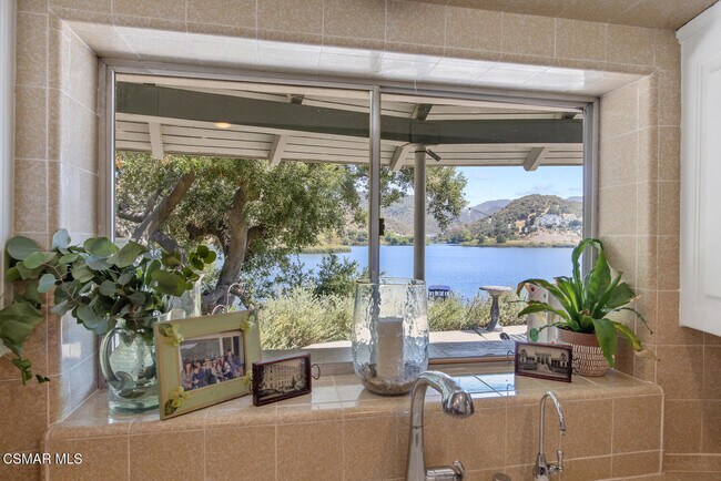 Building Photo - 498 Lake Sherwood Dr