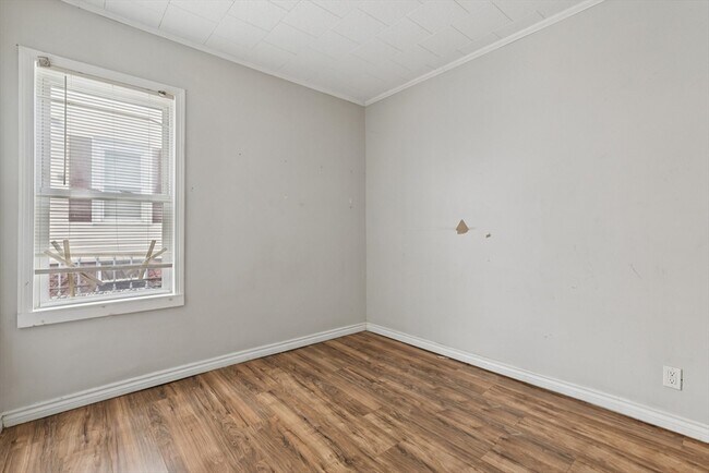 Building Photo - 344 Jencks St