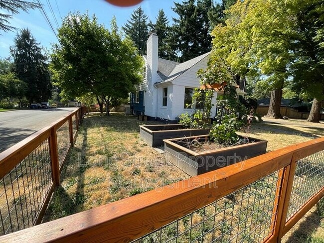 Building Photo - 11687 SE 33rd Ave