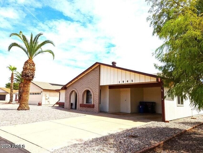 Building Photo - 1043 S Florence Dr