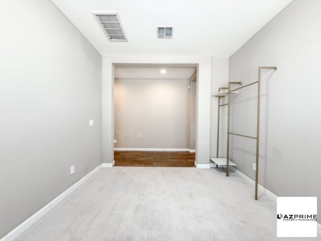 Building Photo - Exceptional 3/2.5 Laveen House - Spacious ...